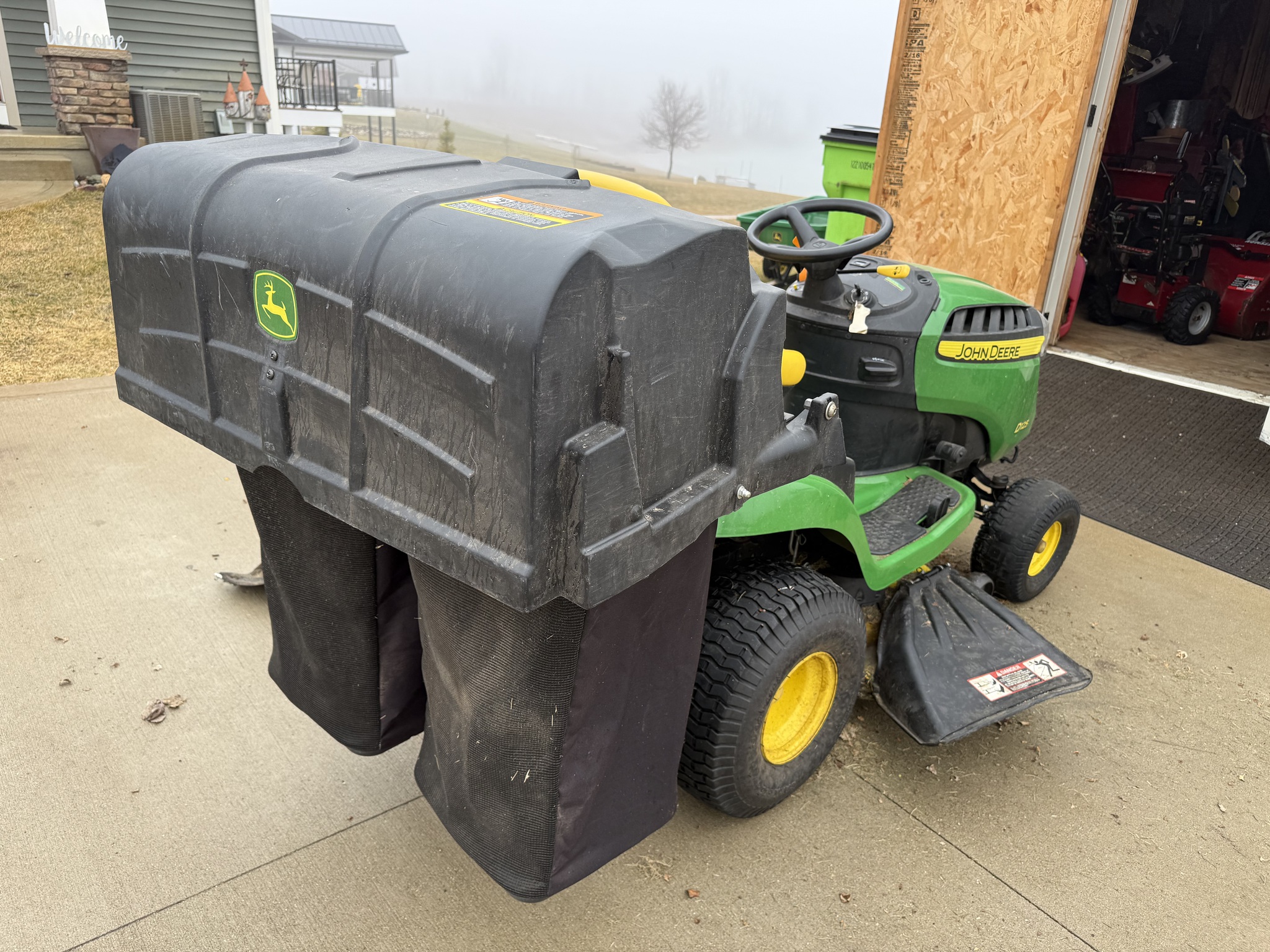 2016 John Deere D125 Image 2