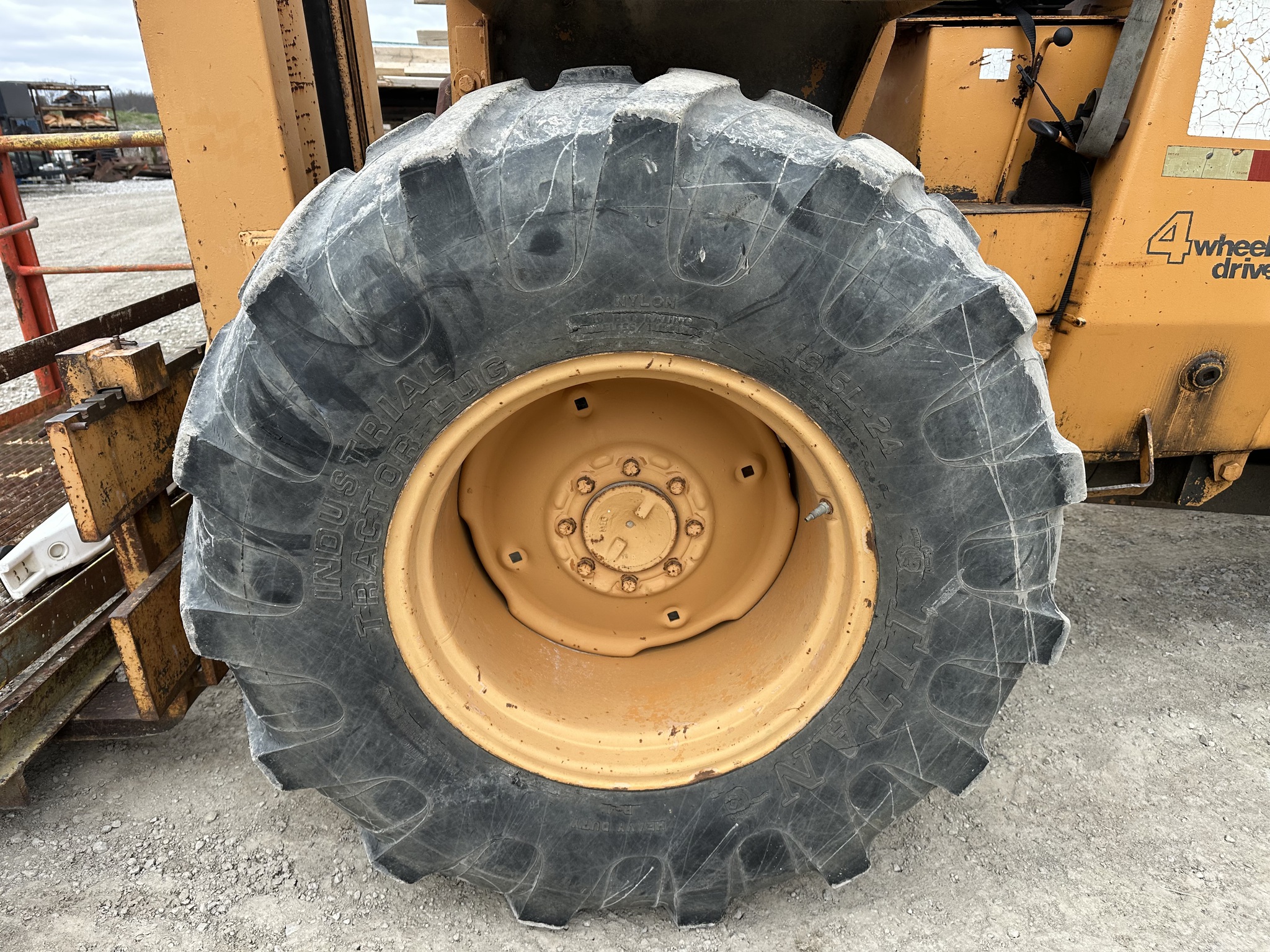 1986 J.I. Case 586E Image 13