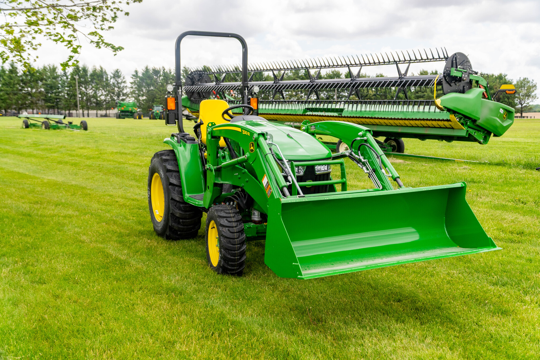 New In-Stock 2026 John Deere 3039R Compact Utility Tractors at Koenig Equipment in Urbana, OH - PhotoXL2