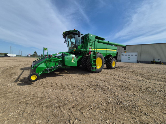 Used 2020 John Deere S790 Combines at Horizon Ag & Turf in St. Paul, AB - Photo2