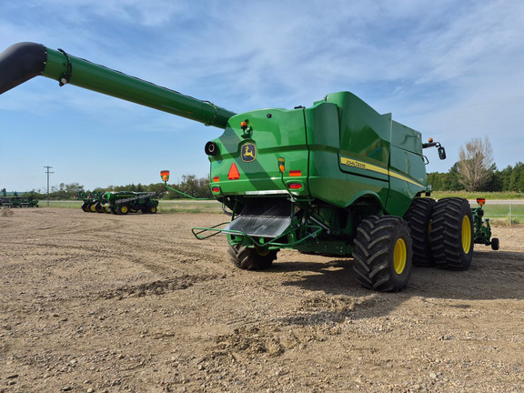 Used 2020 John Deere S790 Combines at Horizon Ag & Turf in St. Paul, AB - Photo3