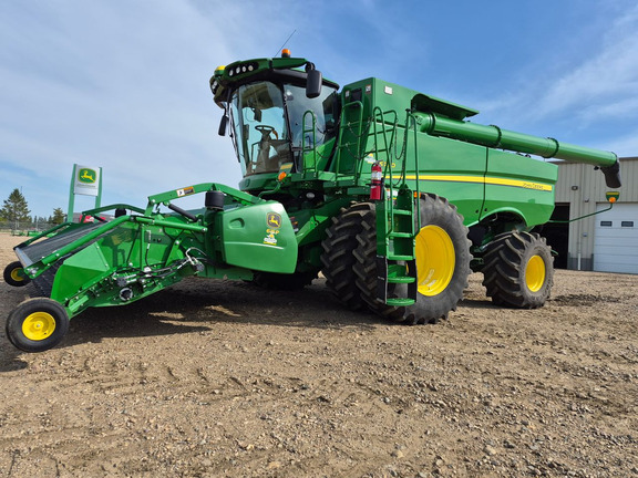 Used 2020 John Deere S790 Combines at Horizon Ag & Turf in St. Paul, AB - Photo4