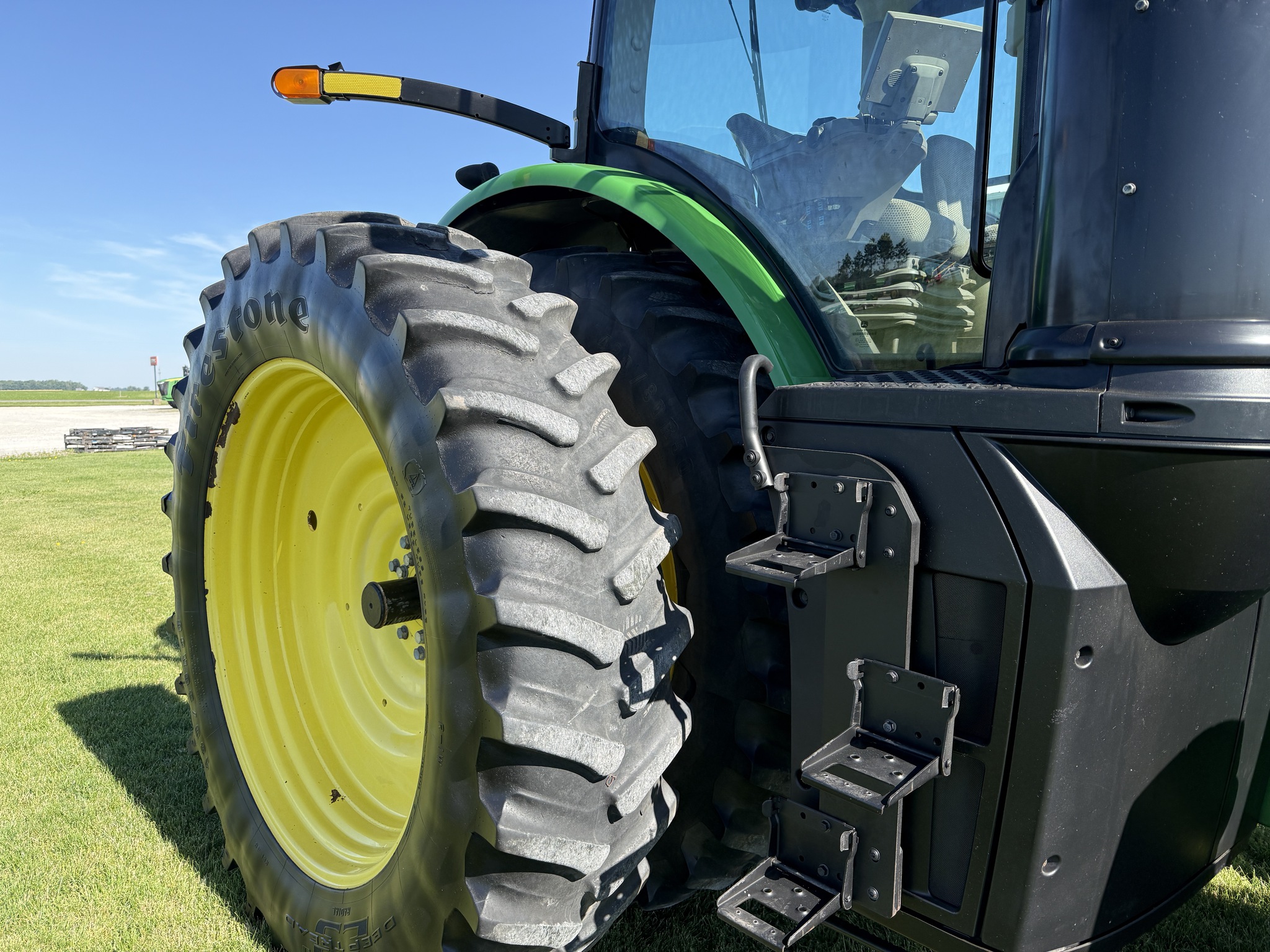 2020 John Deere 8270R Image 5