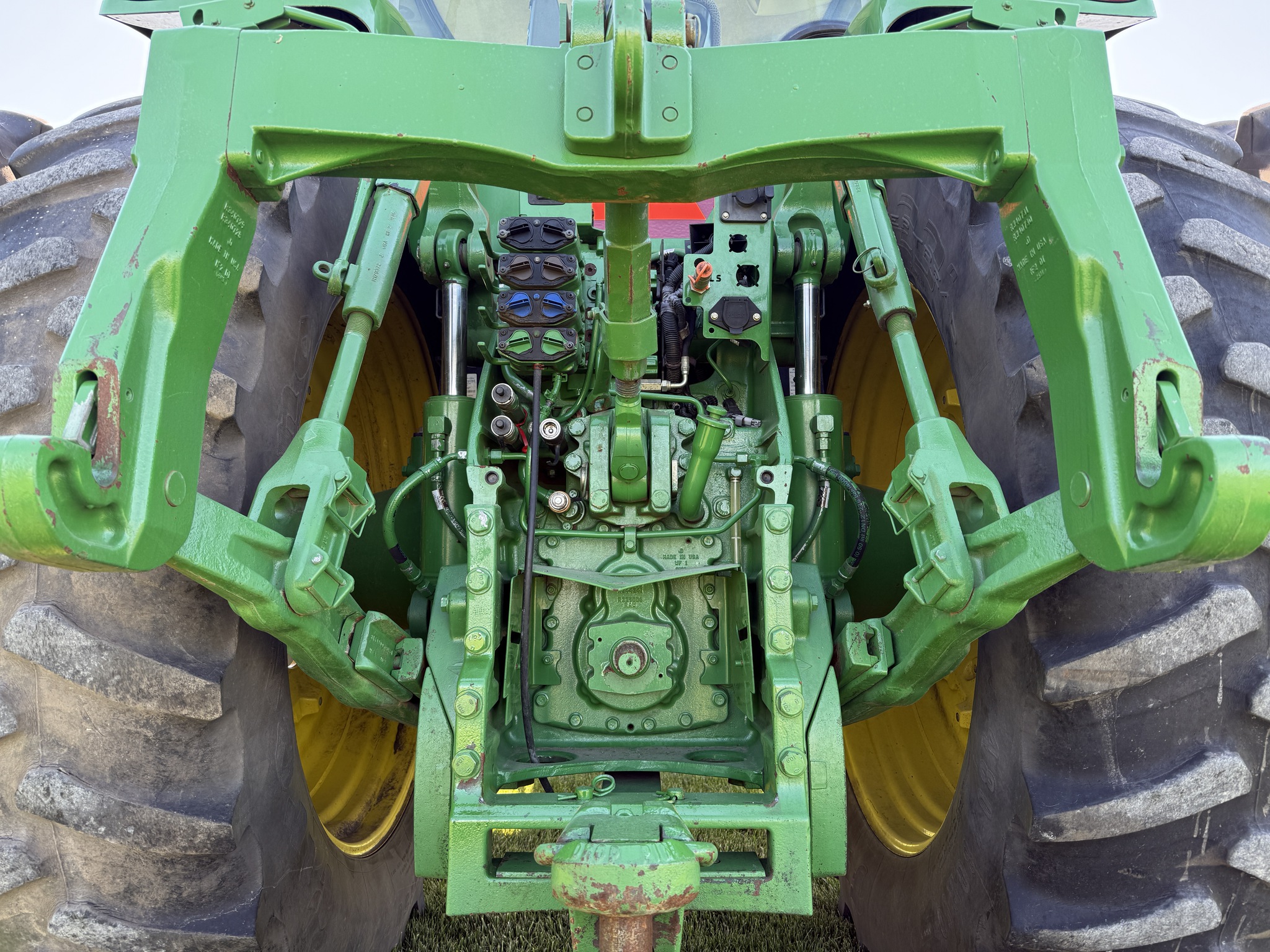 2020 John Deere 8270R Image 8