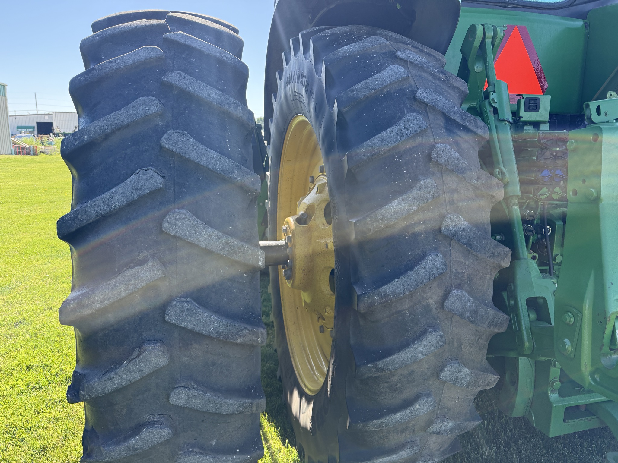 2020 John Deere 8270R Image 16