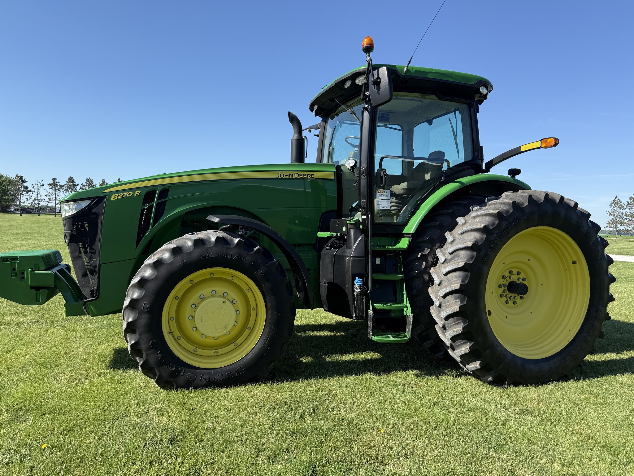 2020 John Deere 8270R Image 4