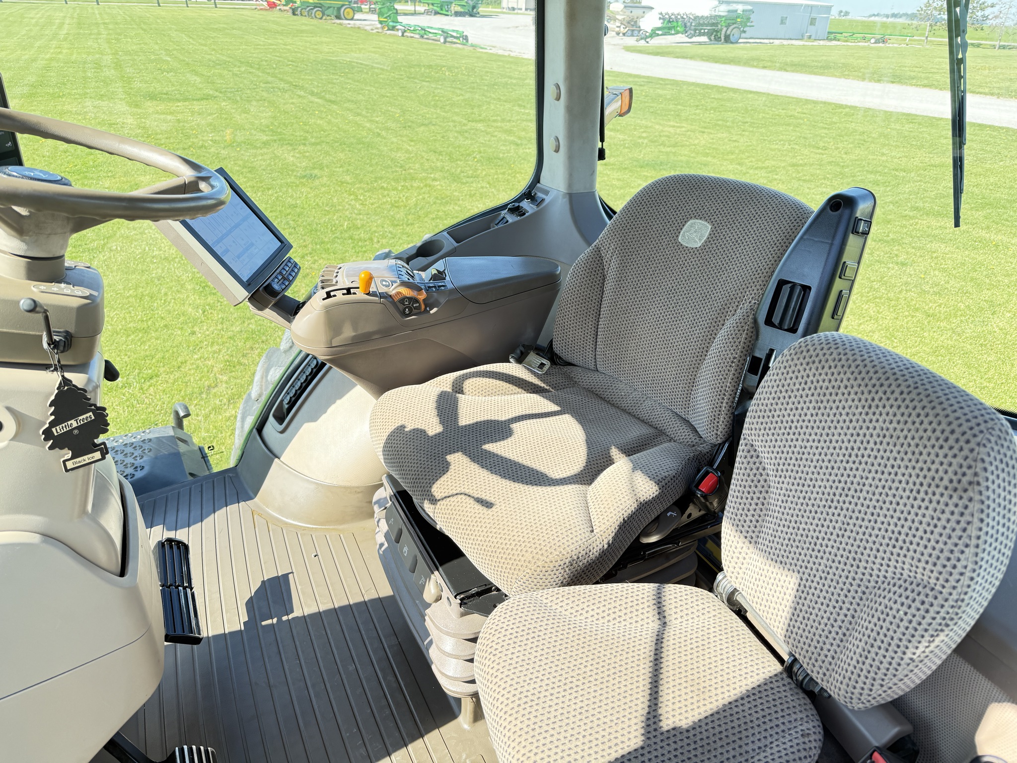 2020 John Deere 8270R Image 18