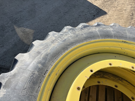 Used -- John Deere IF380/105R50 Tires & Tracks at Horizon Ag & Turf in Westlock, AB - Photo3