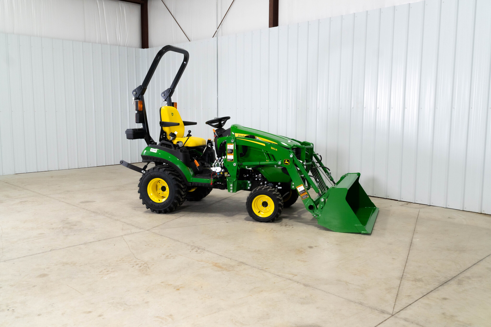 New In-Stock 2026 John Deere 1025R Compact Utility Tractors at Koenig Equipment in Tipp City, OH - PhotoXL3