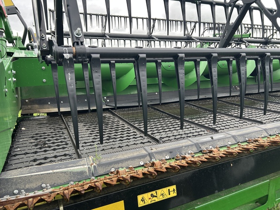 Used 2024 John Deere HD35R Combine Platforms at Horizon Ag & Turf in Lloydminster, AB - Photo3