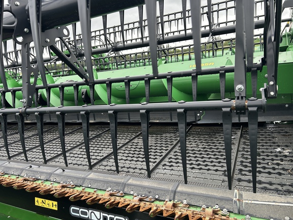 Used 2024 John Deere HD35R Combine Platforms at Horizon Ag & Turf in Lloydminster, AB - Photo4