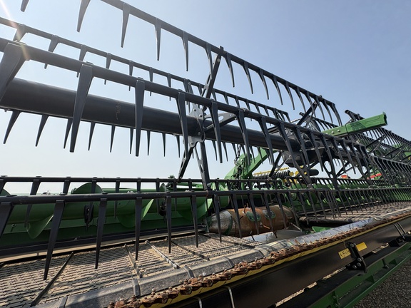 Used 2024 John Deere HD35R Combine Platforms at Horizon Ag & Turf in Lloydminster, AB - Photo11