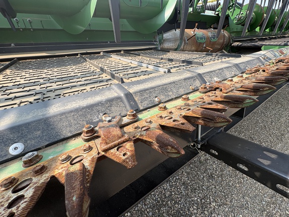 Used 2024 John Deere HD35R Combine Platforms at Horizon Ag & Turf in Lloydminster, AB - Photo9