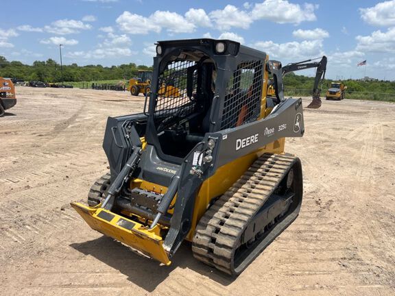 Photo of a 2024 John Deere 325G