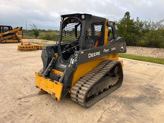Photo of a 2024 John Deere 325G