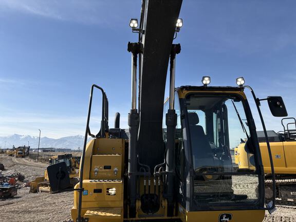 2022 John Deere 130G LC