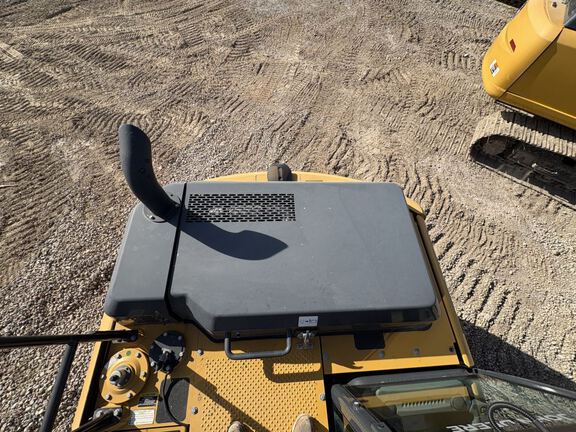 2022 John Deere 130G LC