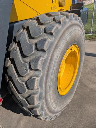 2023 Komatsu WA320-8