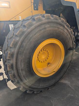 2023 Komatsu WA320-8