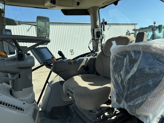 2023 John Deere 6R 215 (9th thumbnail)