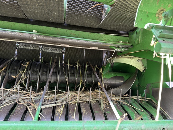 Used 2022 John Deere 560M Round Balers at Horizon Ag & Turf in Vermilion, AB - Photo6
