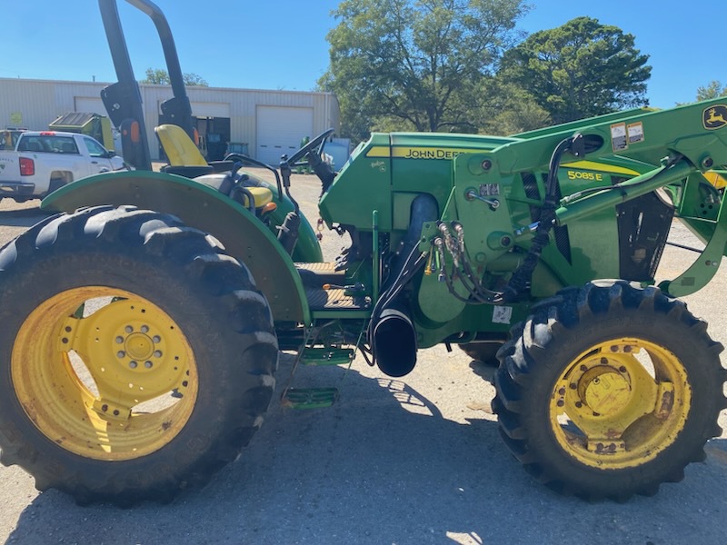 2015 John Deere 5085E