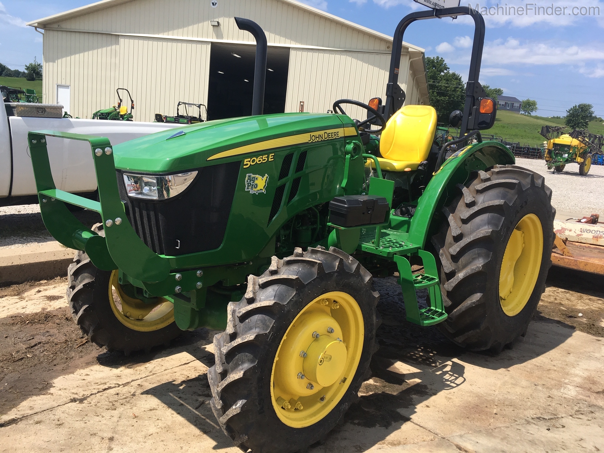 2018 John Deere 5065E Image 1
