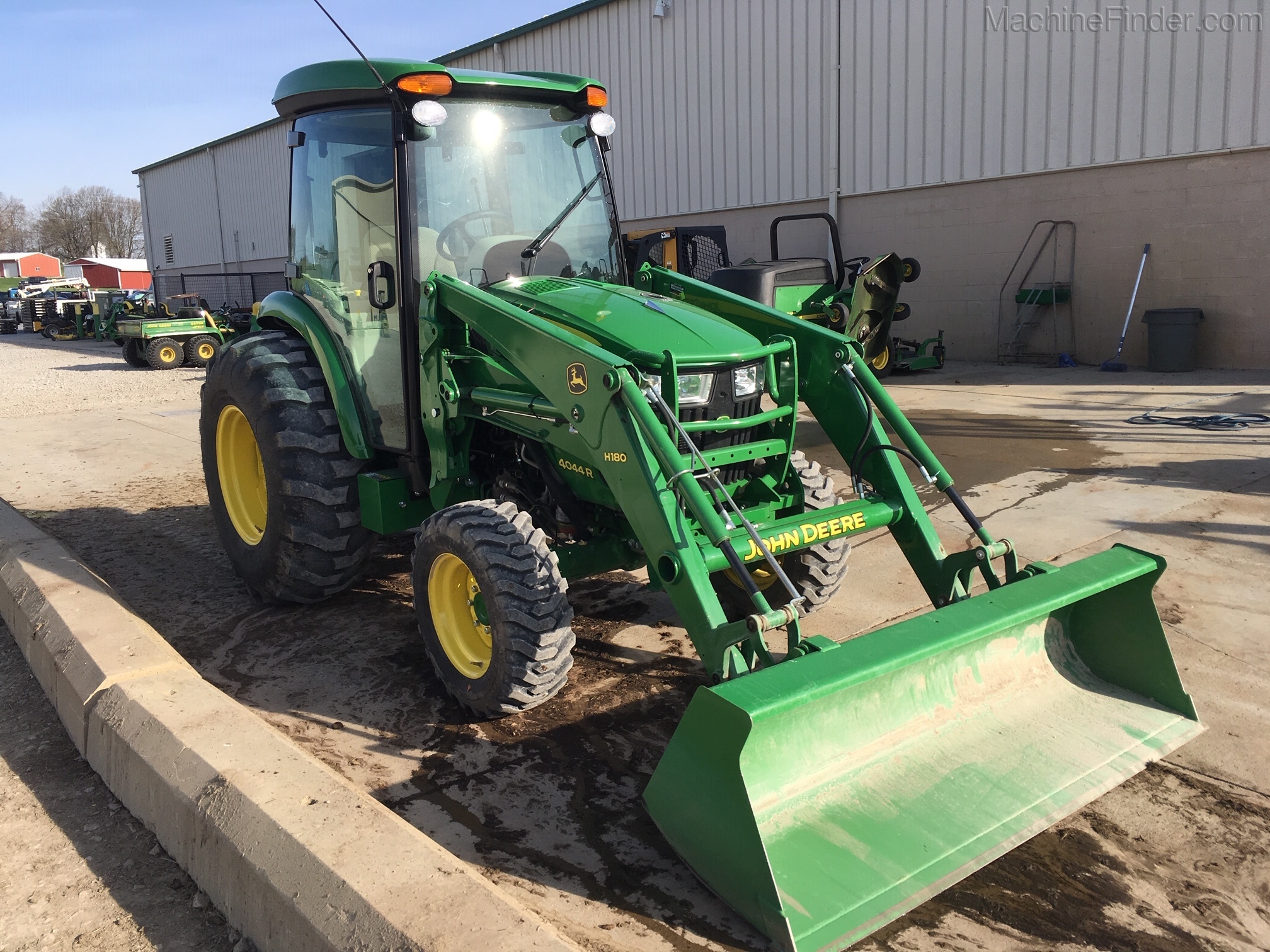 2016 John Deere 4044R Image 3