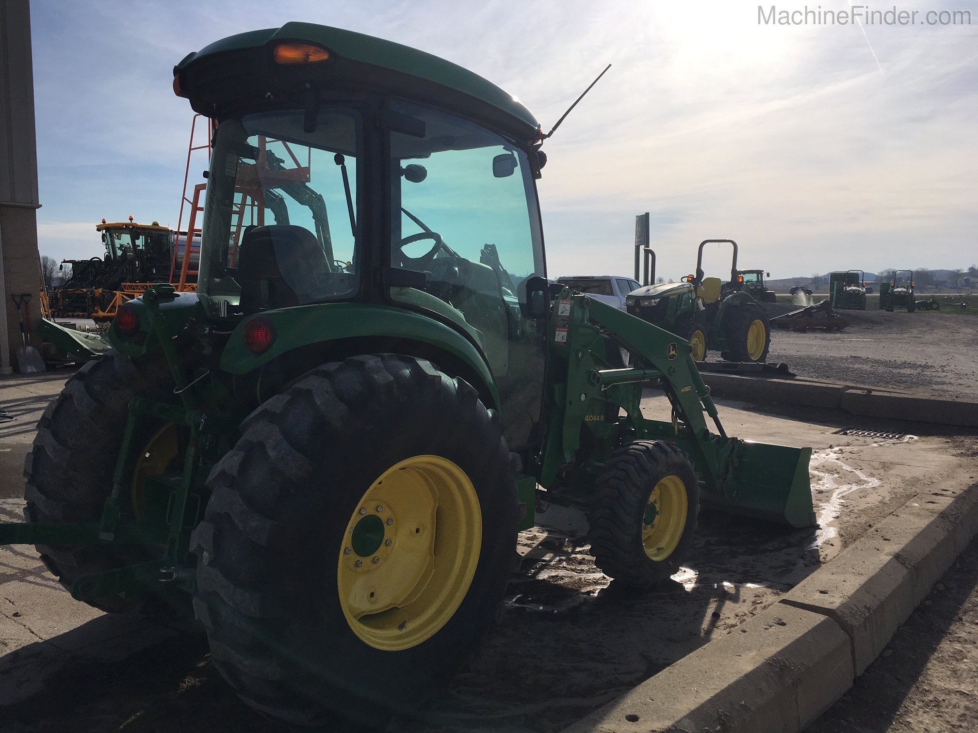 2016 John Deere 4044R Image 5