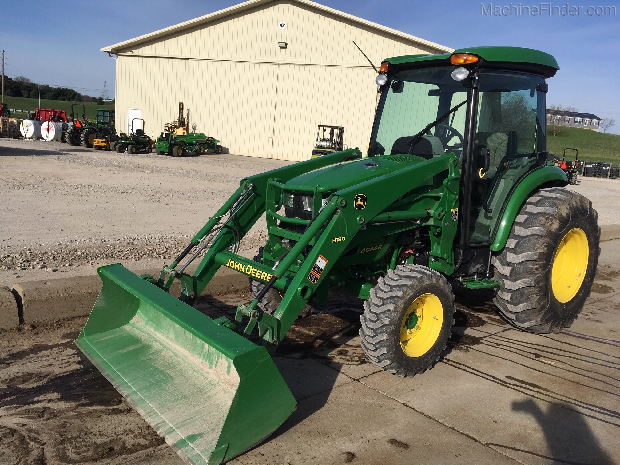 2016 John Deere 4044R Image 2