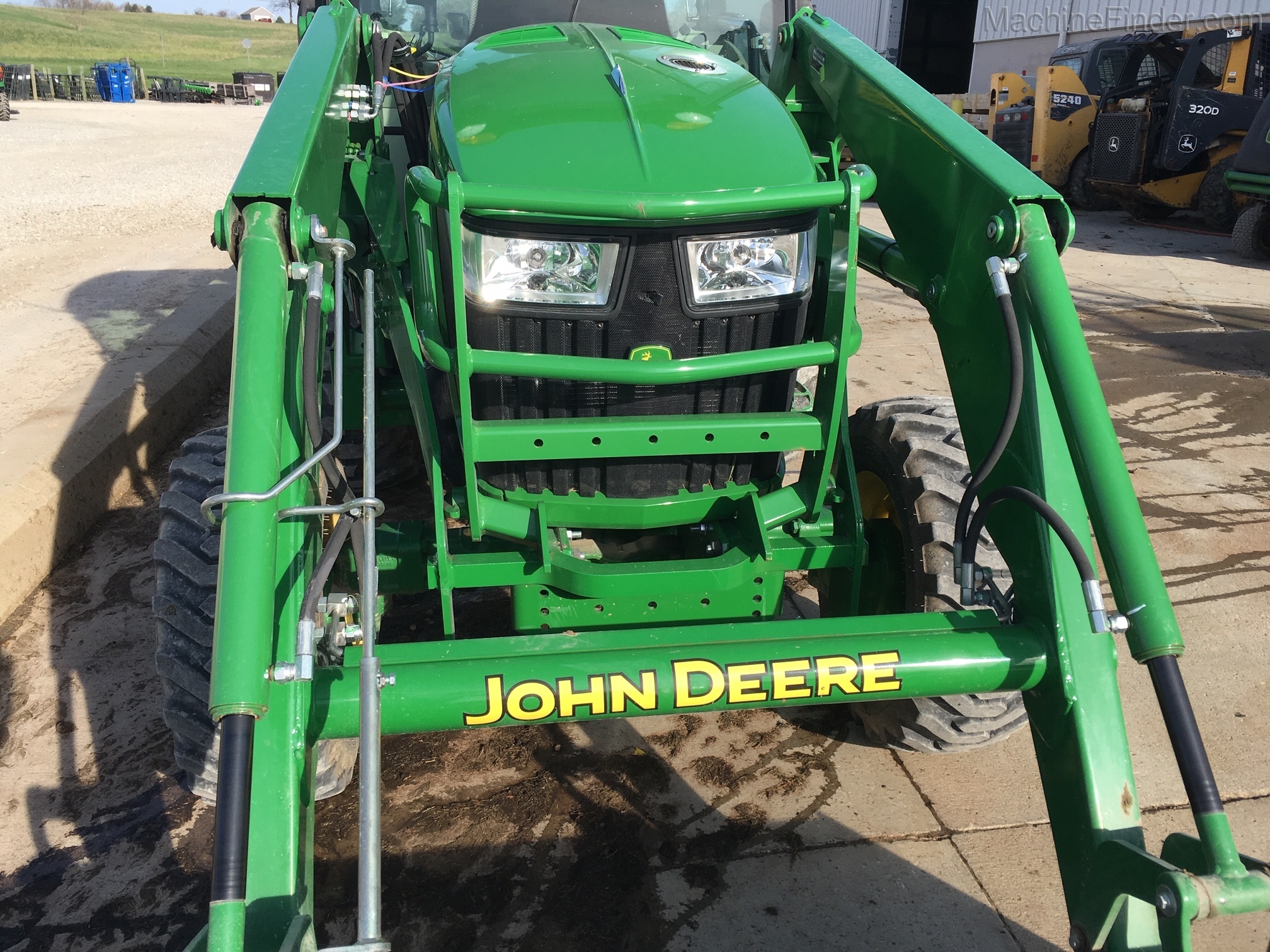 2016 John Deere 4044R Image 4
