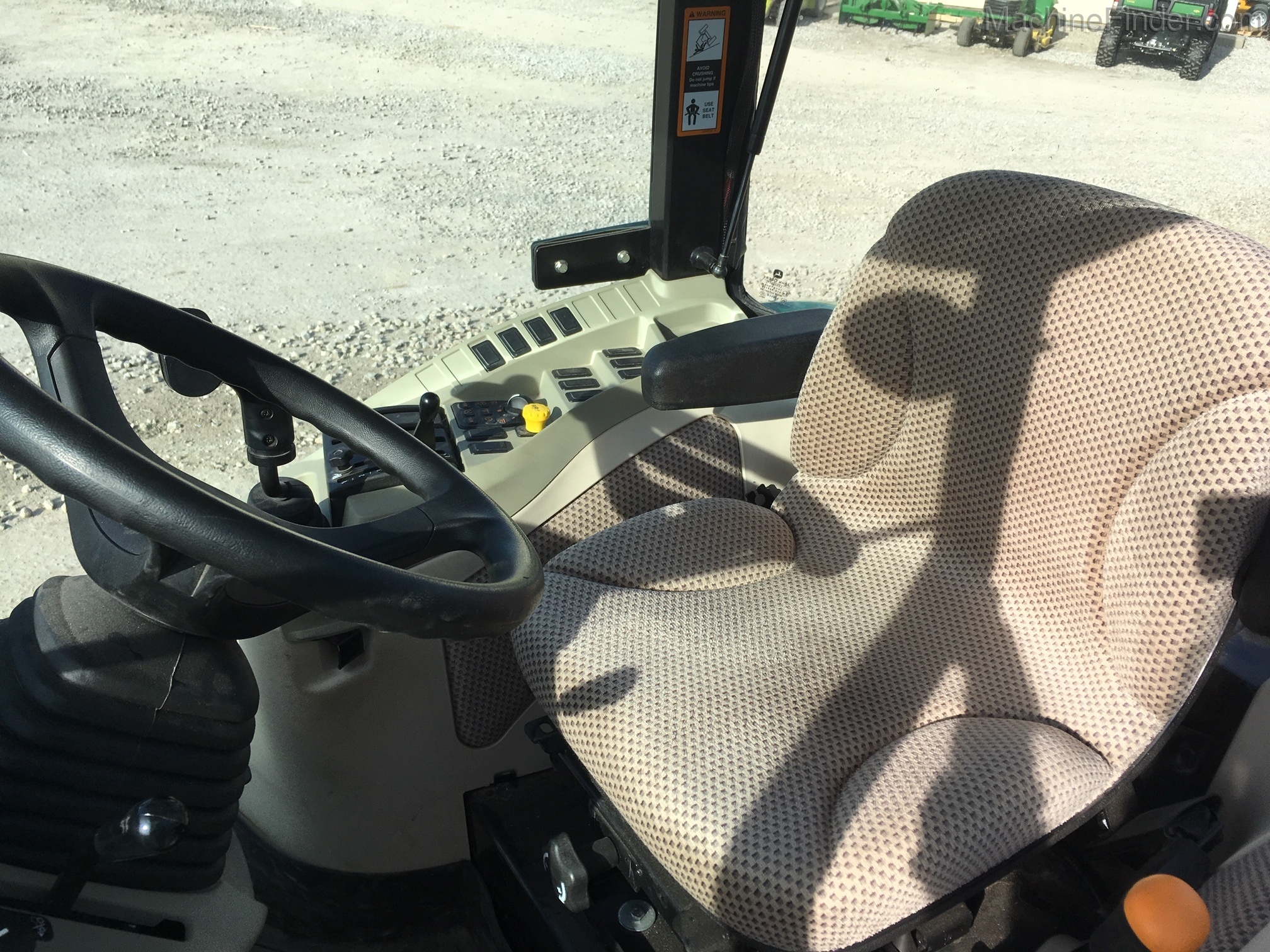 2016 John Deere 4044R Image 8