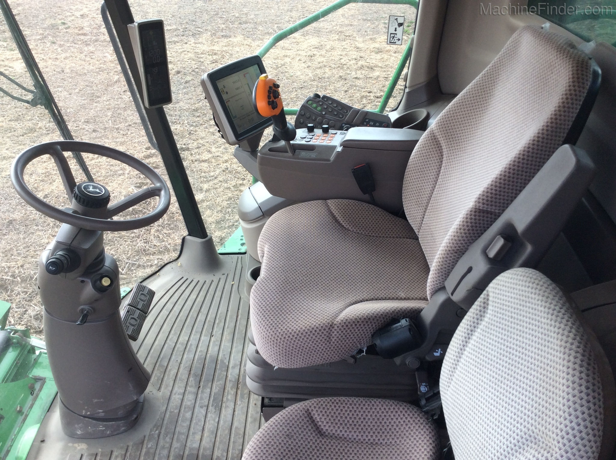 2014 John Deere S670 Image 10