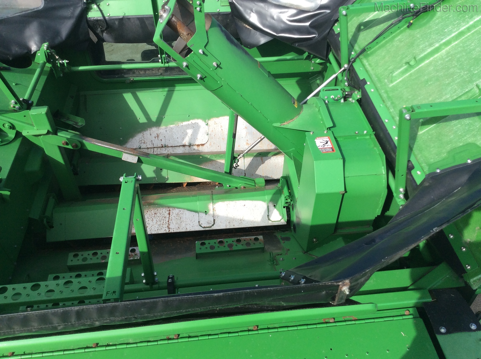 2014 John Deere S670 Image 18