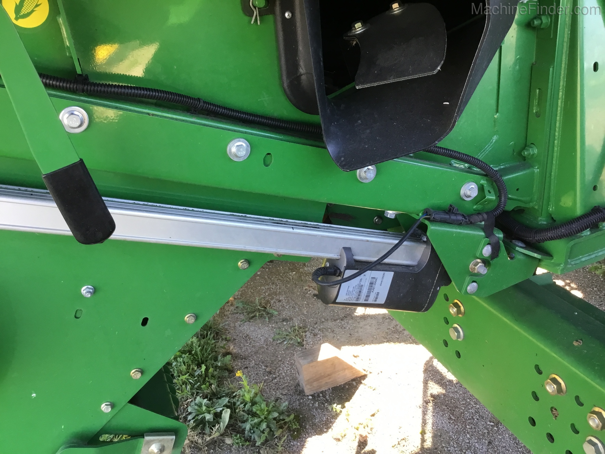 2014 John Deere S670 Image 26