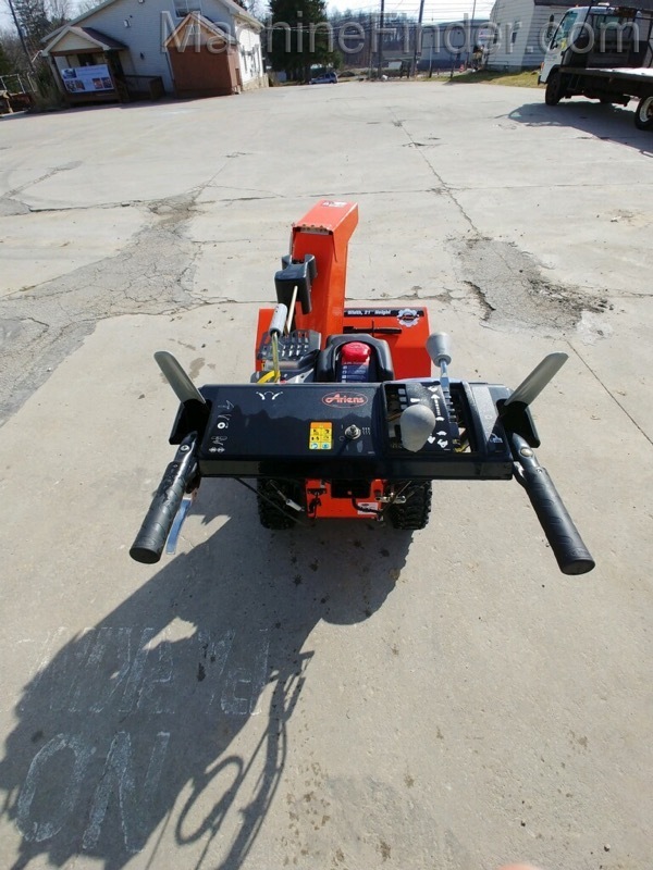 2012 Ariens 921022/DELUXE 28 Image 4