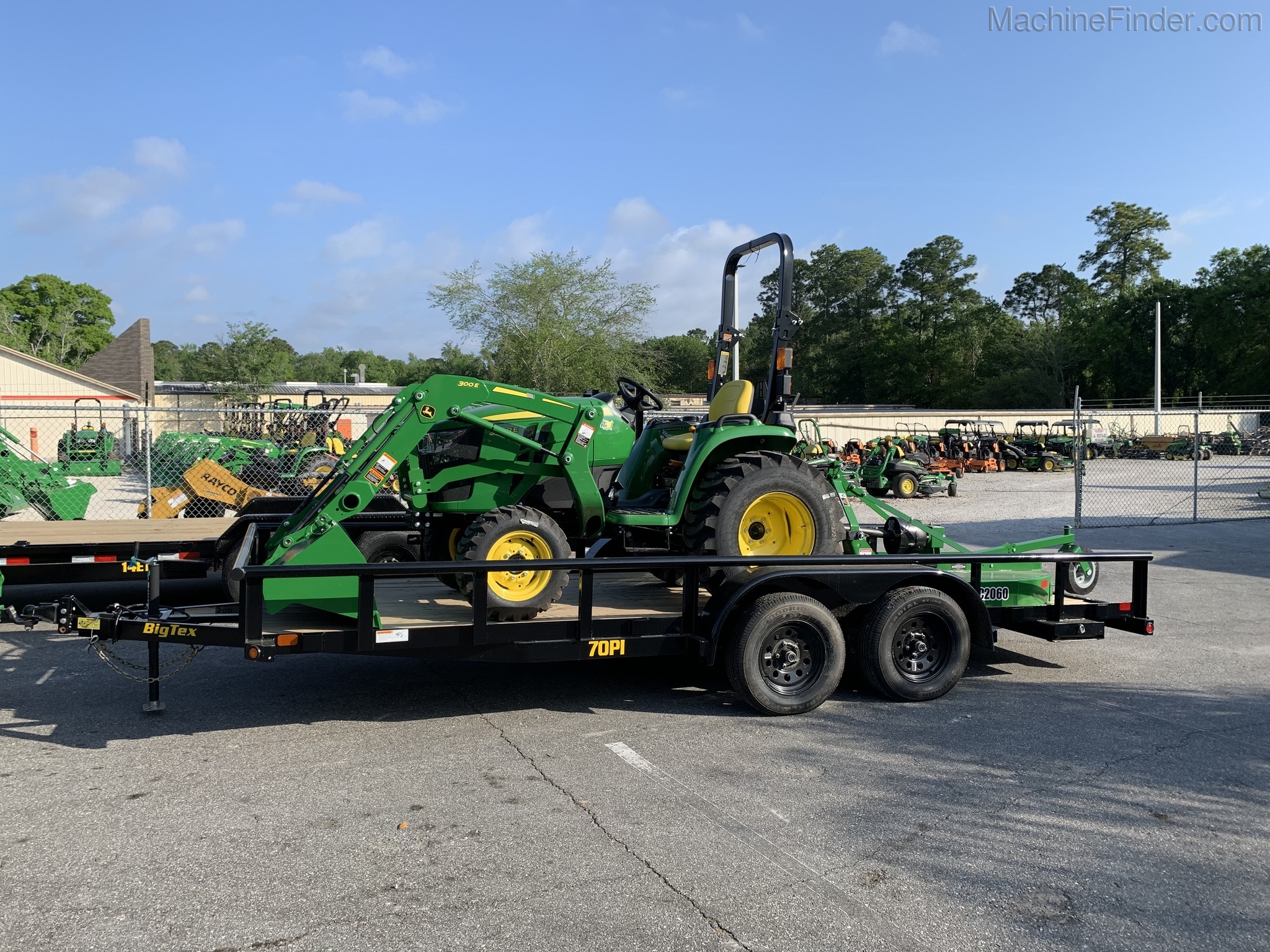 2020 John Deere 3038E Image 2