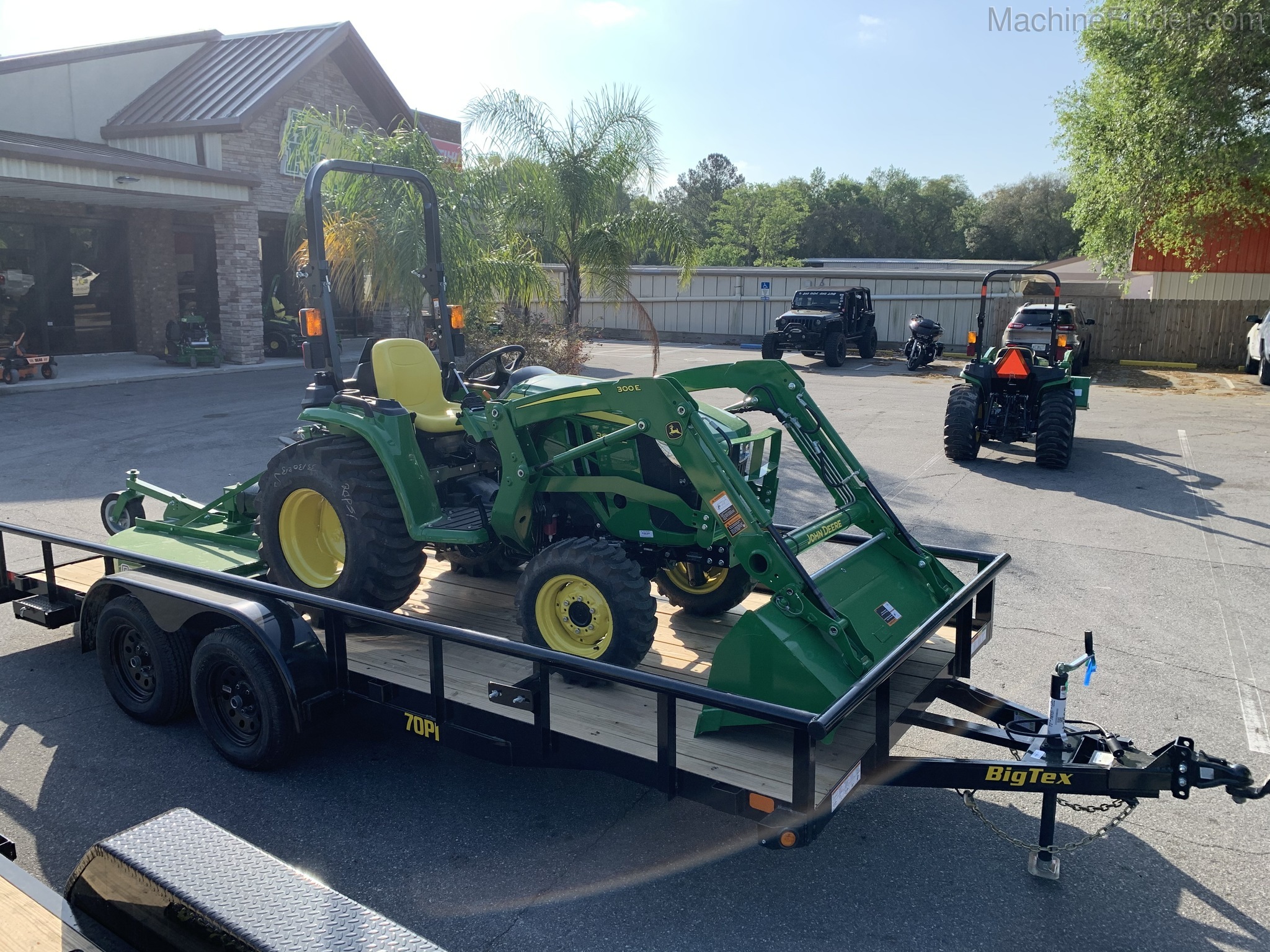 2020 John Deere 3038E Image 1