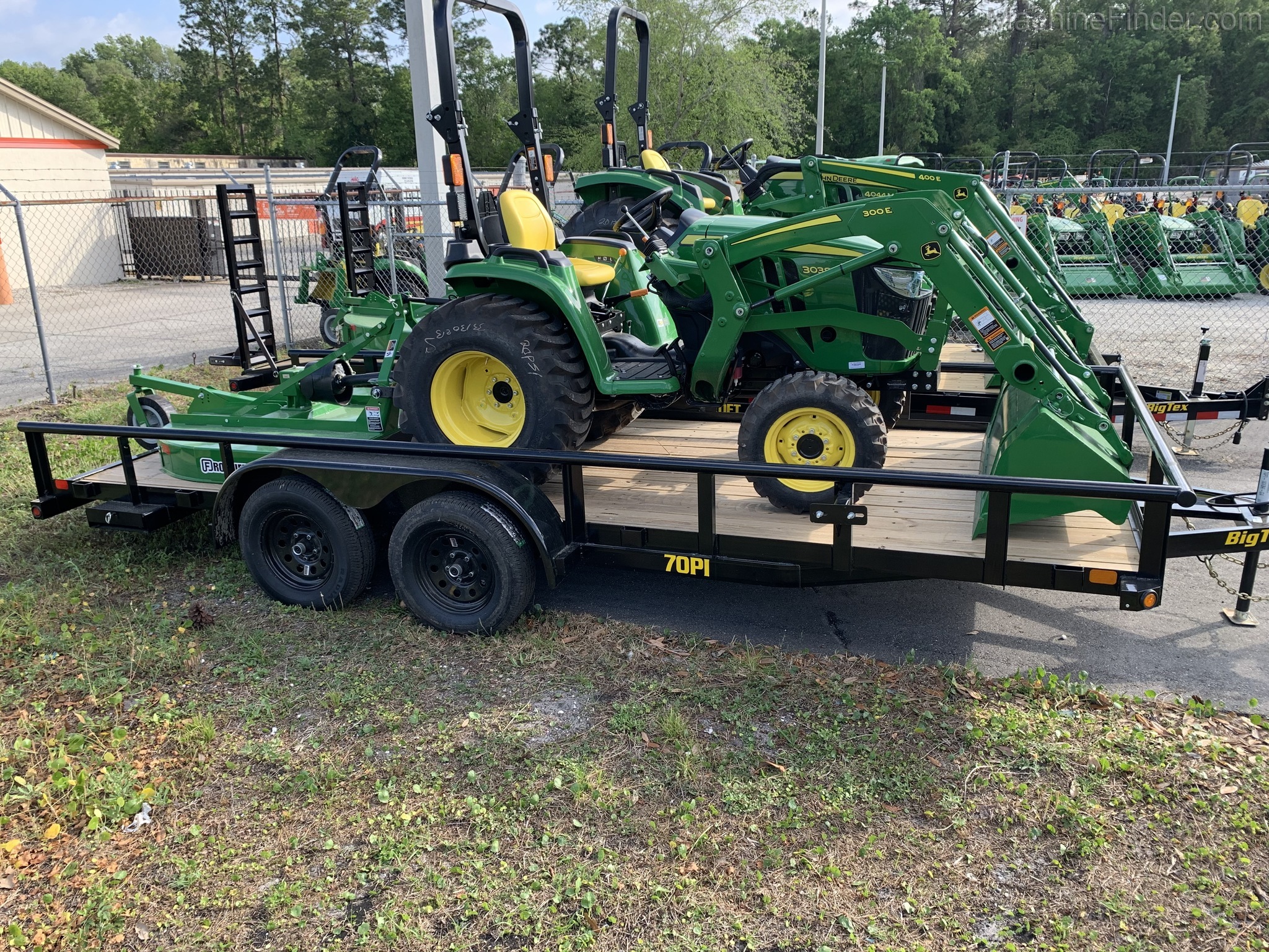 2020 John Deere 3038E Image 6