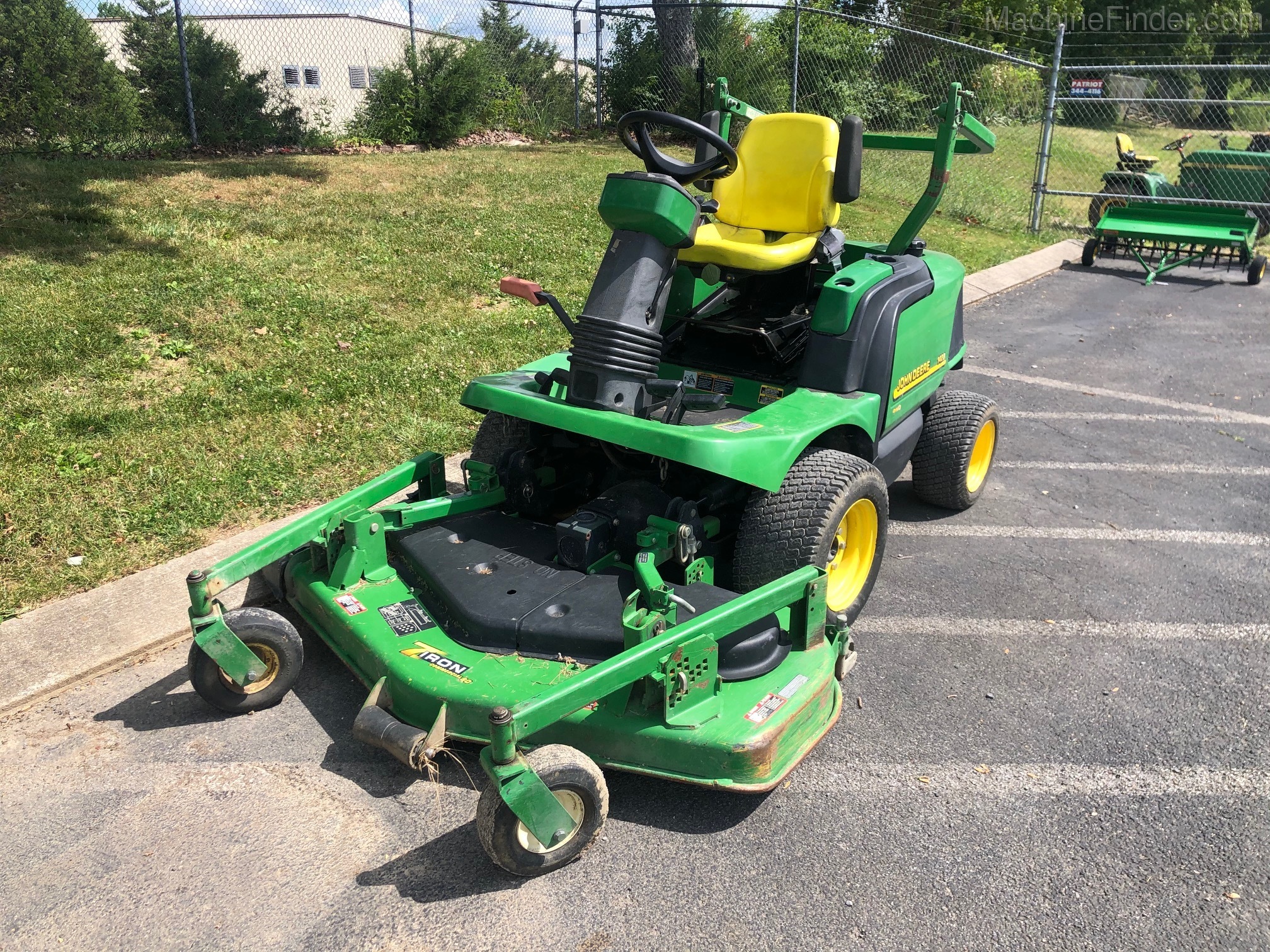 2001 John Deere 1420 Image 2