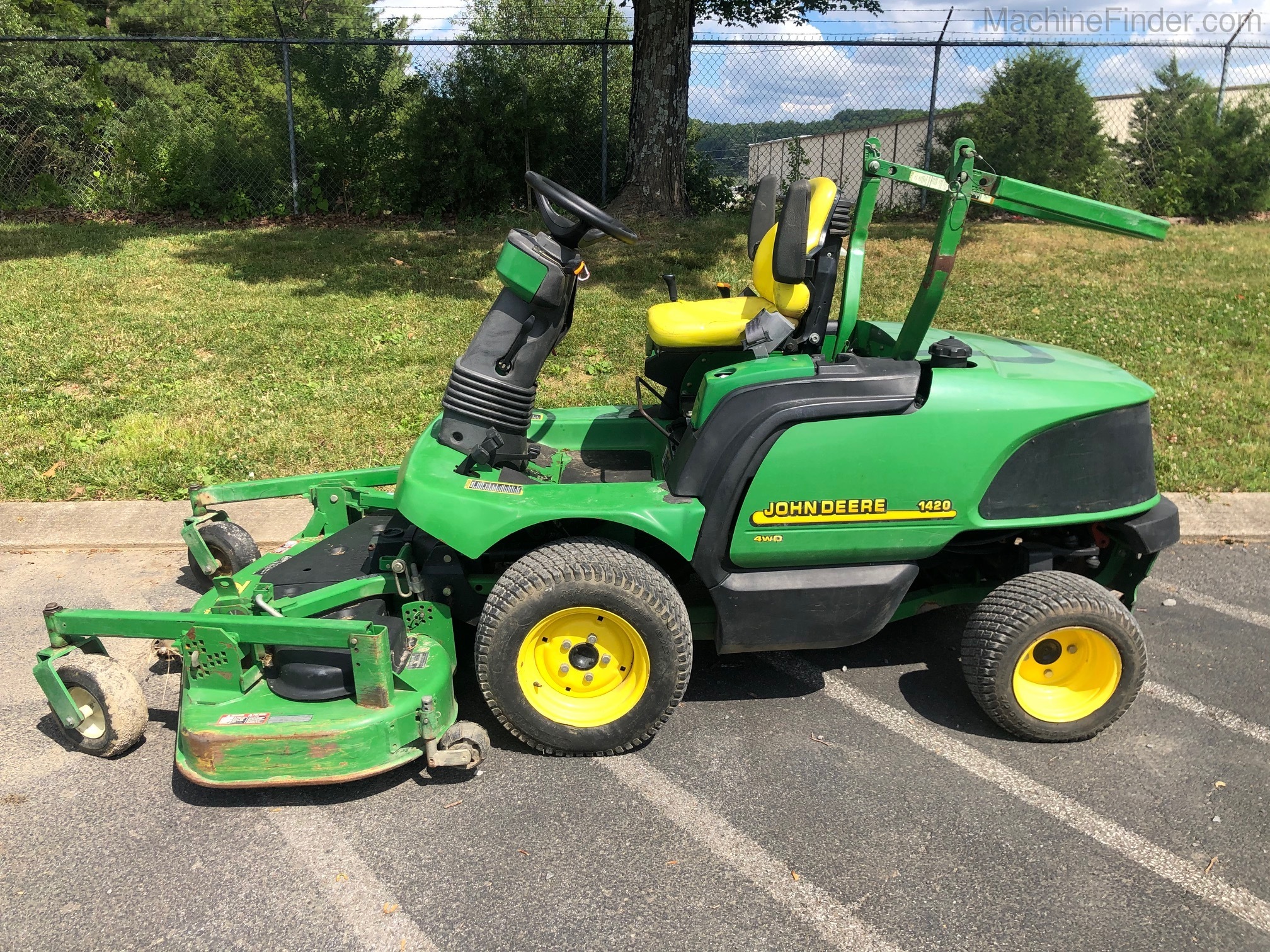 2001 John Deere 1420 Image 1
