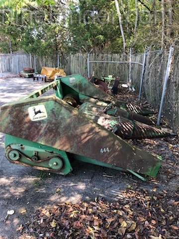 John Deere 443 Image 3