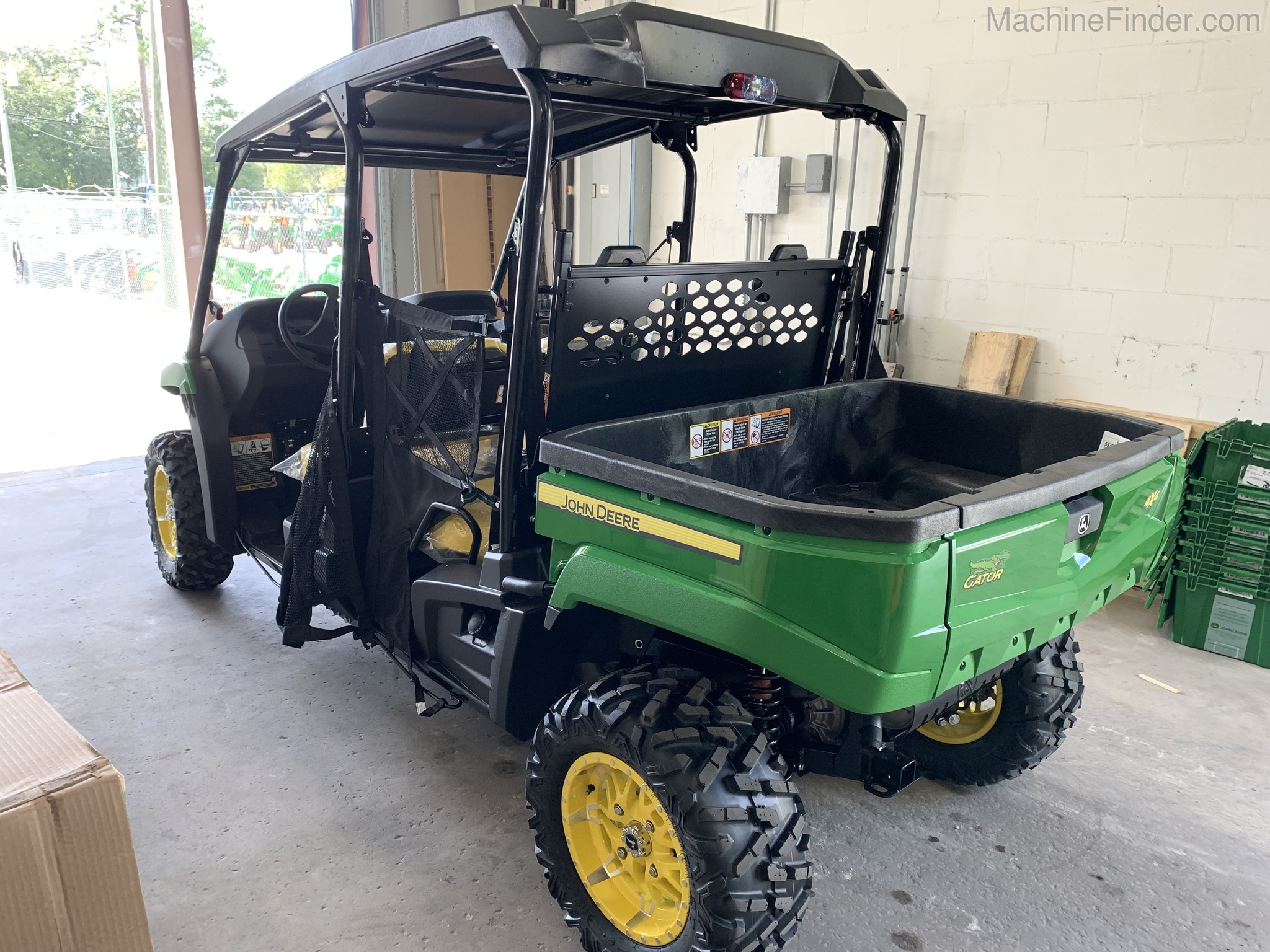 2021 John Deere 590M Image 5