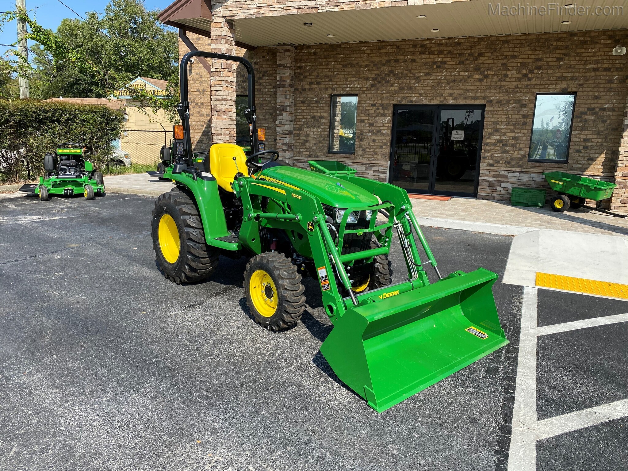 2020 John Deere 3032E Image 6