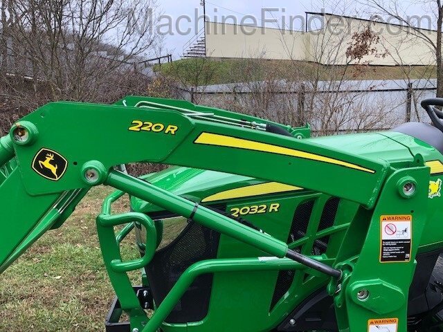 2020 John Deere 2032R Image 3