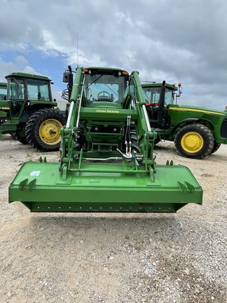2017 John Deere 6120M Image 2