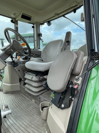 2017 John Deere 6120M Image 7