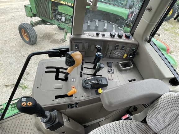 2017 John Deere 6120M Image 8