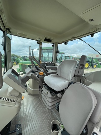 2017 John Deere 6120M Image 10