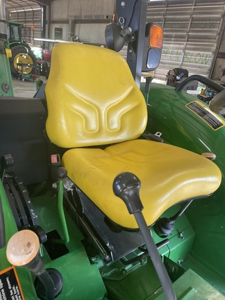 2016 John Deere 5045E Image 4